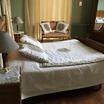Chateau Le Breil Bed & Breakfast