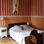 Chateau Le Breil Bed & Breakfast