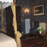 Chateau Le Breil Bed & Breakfast