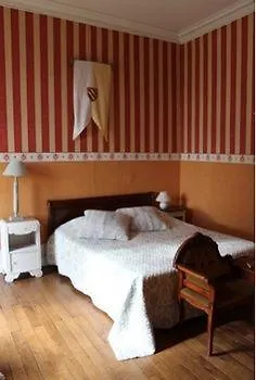 Chateau Le Breil Bed & Breakfast