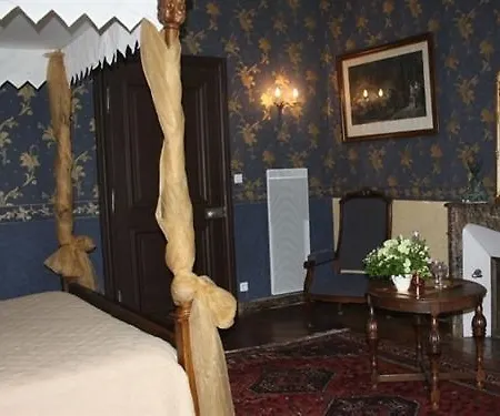 Chateau Le Breil Bed & Breakfast