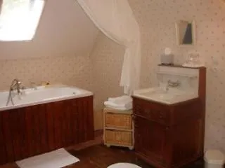 Chateau Le Breil Bed & Breakfast
