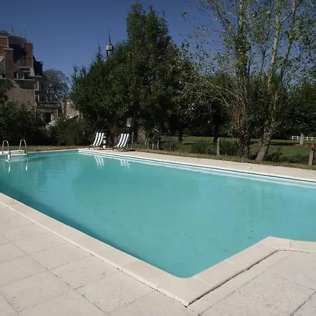 Chateau Le Breil 2*