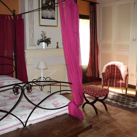 Chateau Le Breil Bed & Breakfast