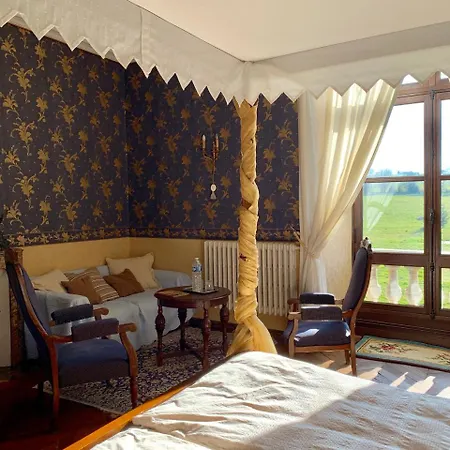 Couette-café Château Le Breil Coron