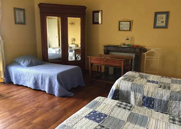 Chateau Le Breil Bed & Breakfast