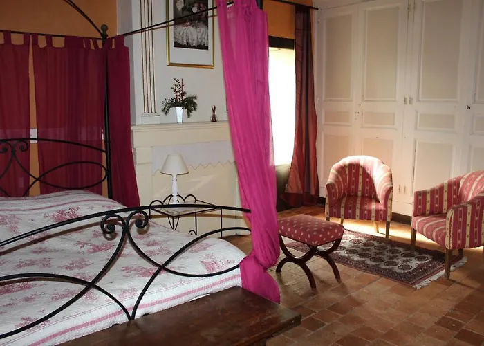 Chateau Le Breil Bed & Breakfast