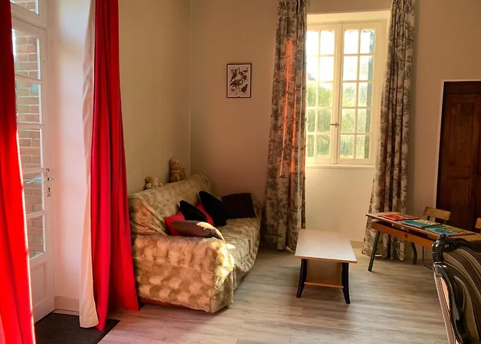 Chateau Le Breil Bed & Breakfast